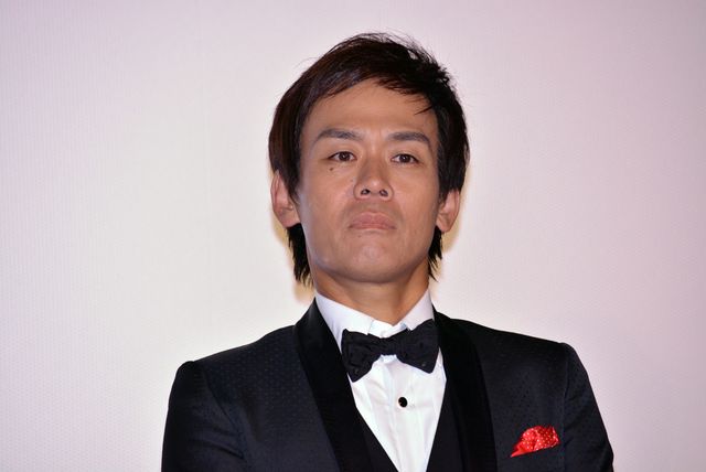 マイクを両手で握りしめちゃう遠藤憲一、かわいすぎか…『ミックス。』完成披露舞台あいさつ（8枚目）