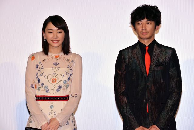 マイクを両手で握りしめちゃう遠藤憲一、かわいすぎか…『ミックス。』完成披露舞台あいさつ（12枚目）