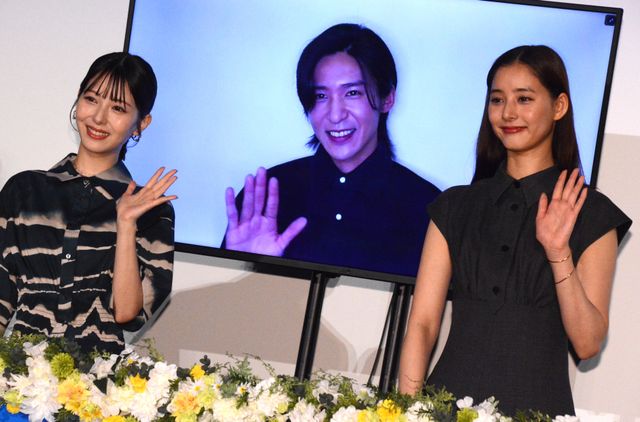 浜辺美波、29歳になった目黒蓮を祝福!映画『ほどなく、お別れです』大ヒット御礼舞台あいさつ:フォトギャラリー