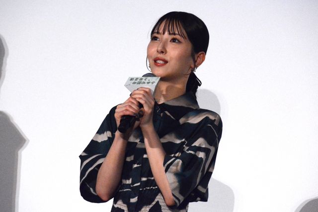 浜辺美波、29歳になった目黒蓮を祝福！映画『ほどなく、お別れです』大ヒット御礼舞台あいさつ（4枚目）