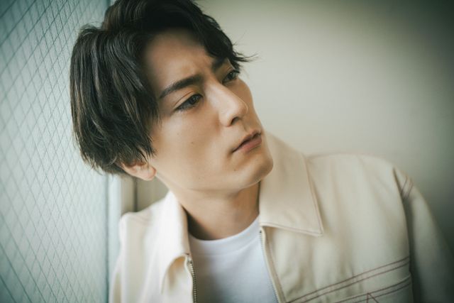 衝撃の美しさ！間宮祥太朗撮りおろしインタビューカット＜7枚＞（4枚目）