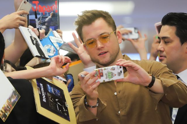 最高の笑顔！羽田空港でファンサービスするタロンくん（3枚目）