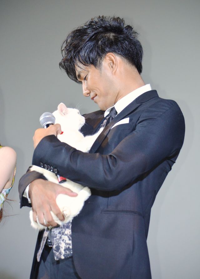 北村一輝、共演の猫にデレデレ！映画『猫侍』完成披露試写会（4枚目）