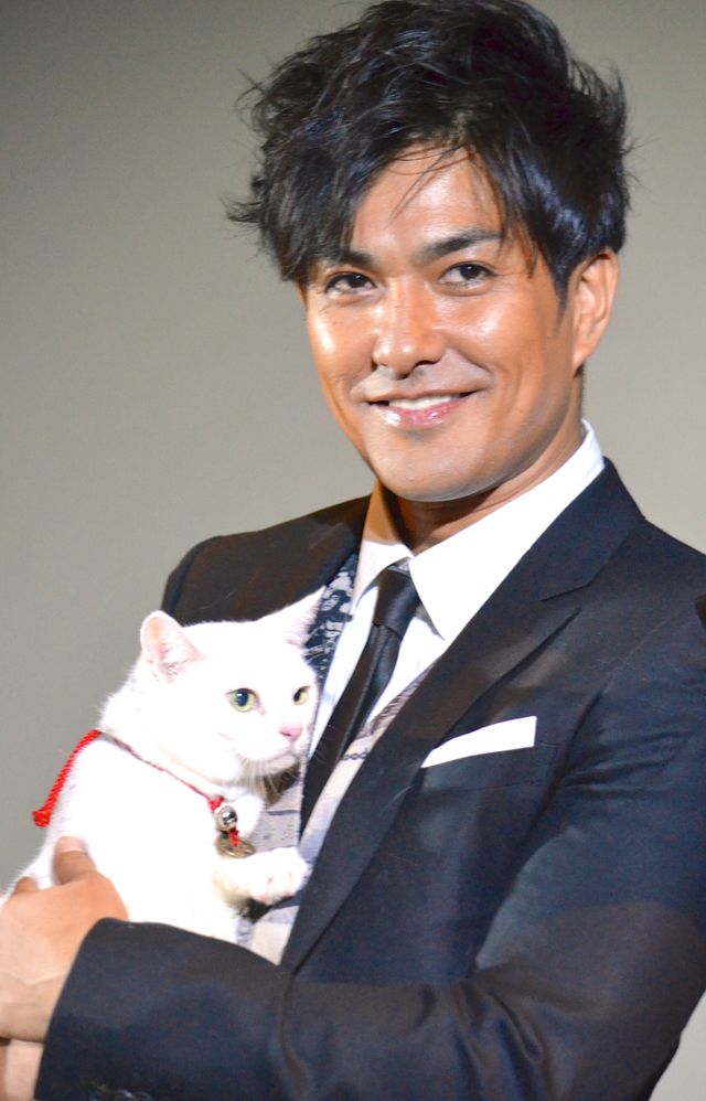 北村一輝、共演の猫にデレデレ！映画『猫侍』完成披露試写会（5枚目）