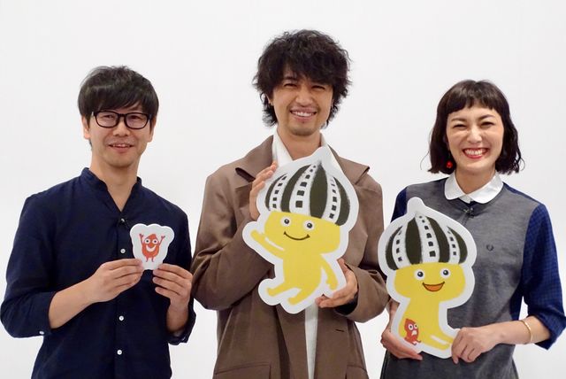 番組MCを務める3人、左から中井圭、斎藤工、板谷由夏