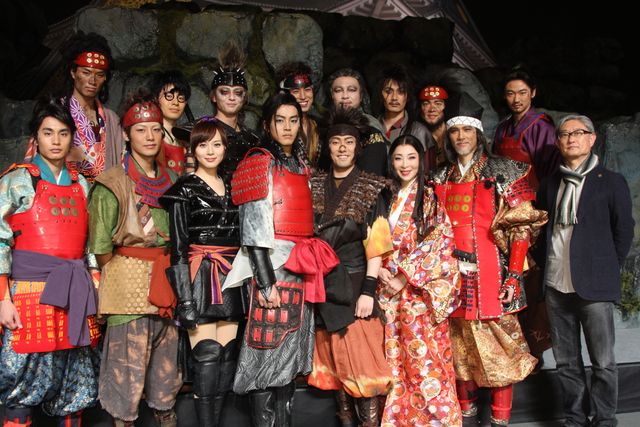 中村勘九郎＆松坂桃李がワイヤーアクション！舞台「真田十勇士」公開舞台けいこフォトギャラリー（2枚目）