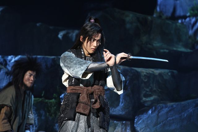 中村勘九郎＆松坂桃李がワイヤーアクション！舞台「真田十勇士」公開舞台けいこフォトギャラリー（8枚目）