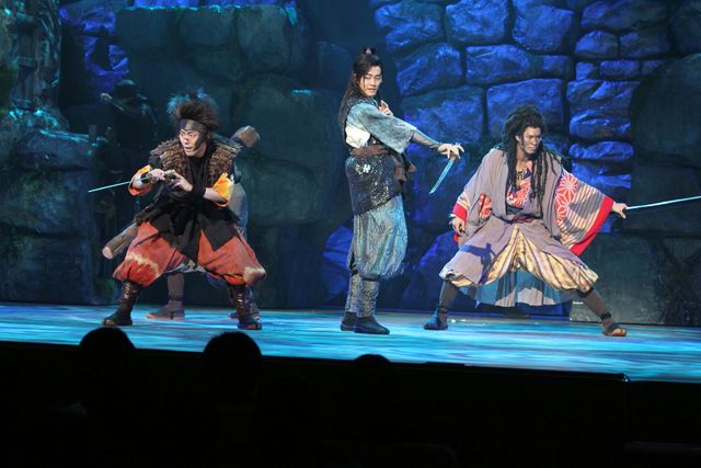 中村勘九郎＆松坂桃李がワイヤーアクション！舞台「真田十勇士」公開舞台けいこフォトギャラリー（10枚目）