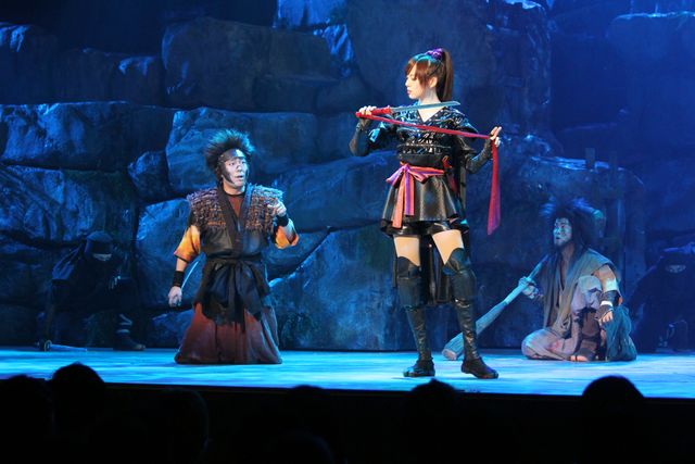 中村勘九郎＆松坂桃李がワイヤーアクション！舞台「真田十勇士」公開舞台けいこフォトギャラリー（13枚目）