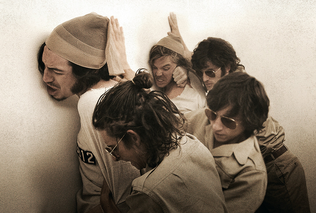 「看守役」から「囚人役」への暴力がひどい…エズラ・ミラー主演『プリズン・エクスペリメント』：フォトギャラリー