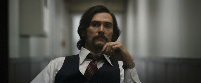 「看守役」から「囚人役」への暴力がひどい…エズラ・ミラー主演『プリズン・エクスペリメント』（13枚目）