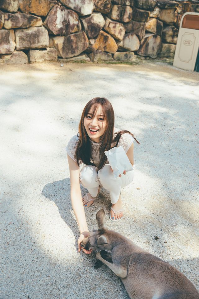 梅澤美波の大人っぽい表情…！ファースト写真集先行カット：フォトギャラリー