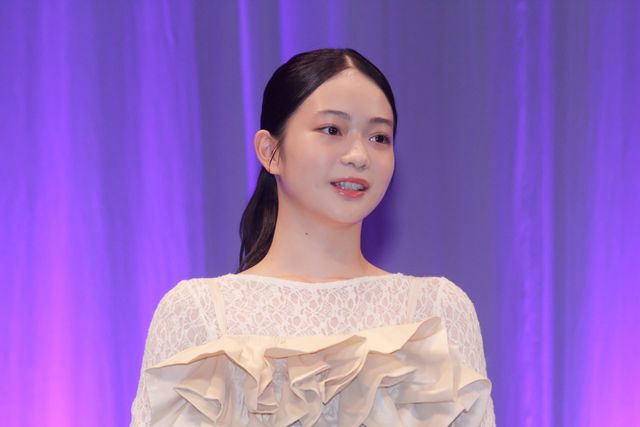 黒木華の美しいドレス姿！中村蒼、藤間爽子らと映画『アイミタガイ』完成披露（7枚目）