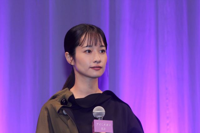 黒木華の美しいドレス姿！中村蒼、藤間爽子らと映画『アイミタガイ』完成披露（8枚目）