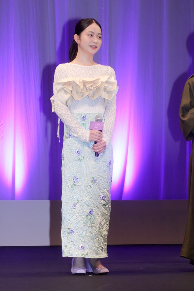 黒木華の美しいドレス姿！中村蒼、藤間爽子らと映画『アイミタガイ』完成披露（11枚目）