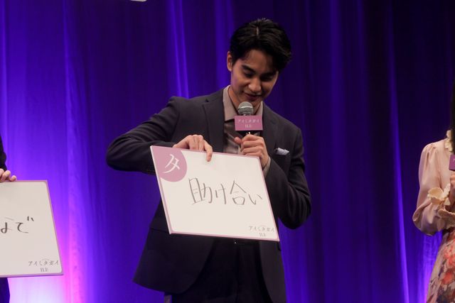 黒木華の美しいドレス姿！中村蒼、藤間爽子らと映画『アイミタガイ』完成披露（21枚目）