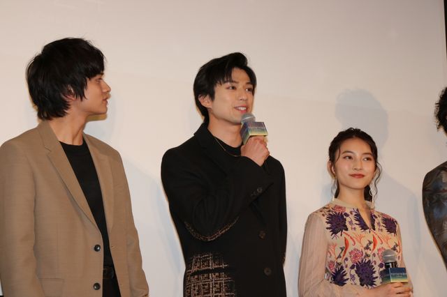 新田真剣佑、北村匠海、久保田紗友らサプライズ登場！『サヨナラまでの30分』大学生限定試写会イベント（6枚目）