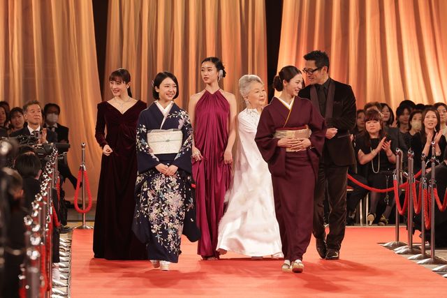 圧倒的な美！石原さとみ、河合優実、芦田愛菜ら豪華女優陣の華やかドレス＆着物姿（2枚目）