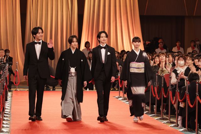 圧倒的な美！石原さとみ、河合優実、芦田愛菜ら豪華女優陣の華やかドレス＆着物姿（8枚目）