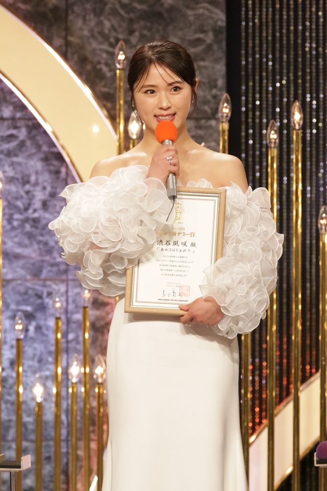 圧倒的な美！石原さとみ、河合優実、芦田愛菜ら豪華女優陣の華やかドレス＆着物姿（12枚目）