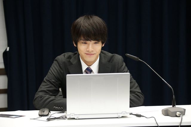 ほほ笑む赤楚衛二！ドラマ「30歳まで童貞だと魔法使いになれるらしい」リモート記者会見：フォトギャラリー