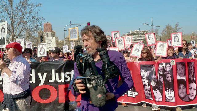 壮大な山々と街の景色のコントラスト…『夢のアンデス』場面写真:フォトギャラリー