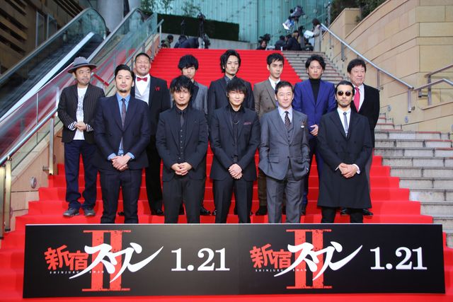 伊勢谷友介、松葉づえで『新宿スワンII』イベントに登壇　画像ギャラリー（2枚目）