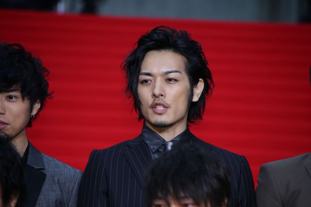 伊勢谷友介、松葉づえで『新宿スワンII』イベントに登壇　画像ギャラリー（11枚目）