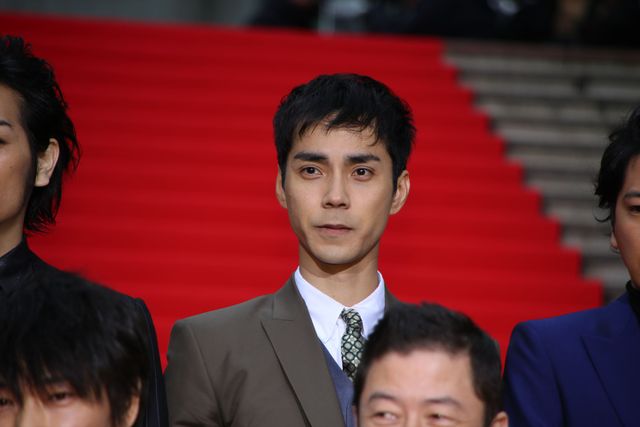 伊勢谷友介、松葉づえで『新宿スワンII』イベントに登壇　画像ギャラリー（13枚目）