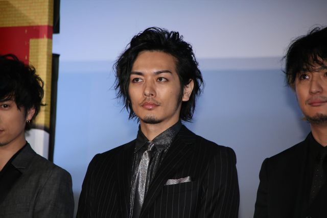 伊勢谷友介、松葉づえで『新宿スワンII』イベントに登壇　画像ギャラリー（30枚目）