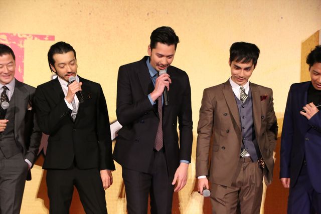 伊勢谷友介、松葉づえで『新宿スワンII』イベントに登壇　画像ギャラリー（72枚目）