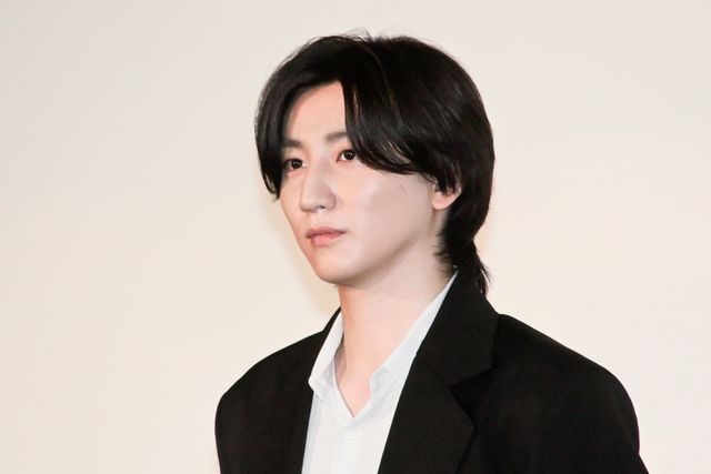 京本大我、黒スーツで古川琴音らと登壇！『言えない秘密』完成披露の様子（3枚目）