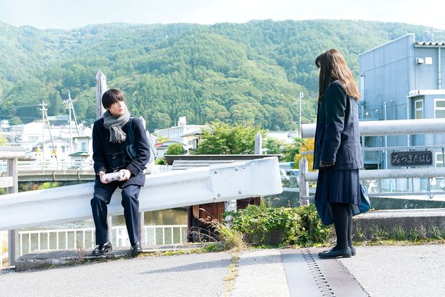 石井杏奈がずぶ濡れのままロッカーに…『砕け散るところを見せてあげる』より（2枚目）