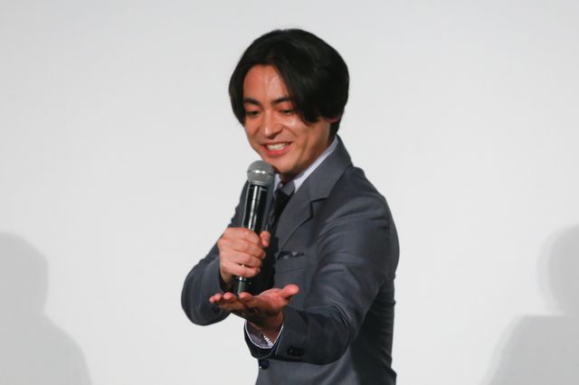 長澤まさみ、美しいドレスで登場！山田孝之とW主演『50回目のファーストキス』公開御礼舞台あいさつ（6枚目）