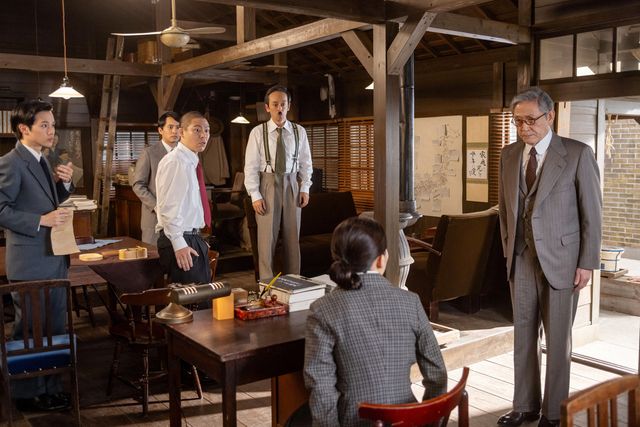 穂高（小林薫）が頭を下げる…「虎に翼」第70回の場面写真（2枚目）