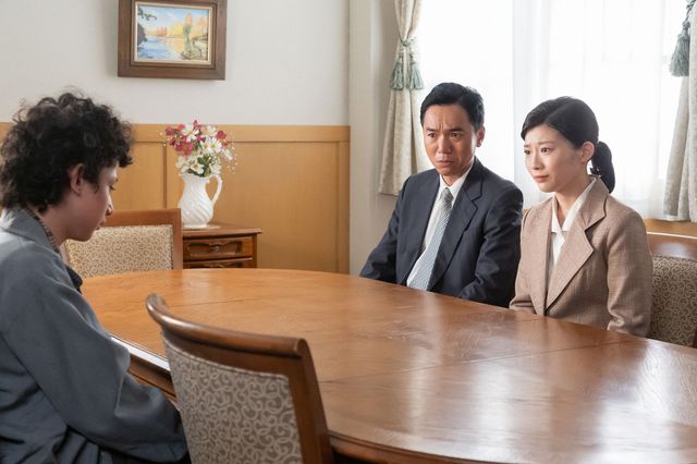 穂高（小林薫）が頭を下げる…「虎に翼」第70回の場面写真（4枚目）