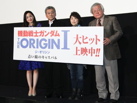 （左から）潘めぐみ、池田秀一、田中真弓、安彦良和総監督