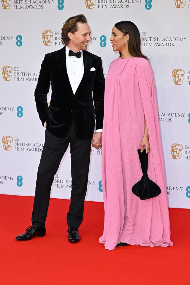 英国アカデミー賞授賞式でのトム・ヒドルストン＆ゾウイ・アシュトン（2枚目）