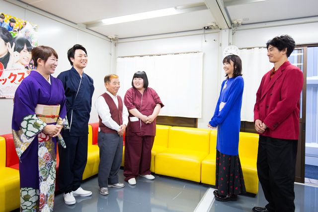 新垣結衣と瑛太が吉本新喜劇に登場！ギャラリー（2枚目）