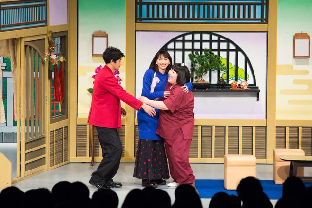 新垣結衣と瑛太が吉本新喜劇に登場！ギャラリー（3枚目）