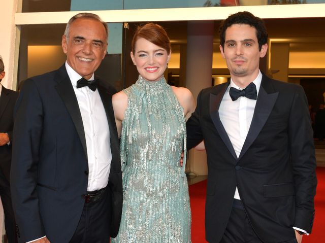 エマ・ストーン、きらびやかなドレスでレッドカーペット登場！：フォトギャラリー