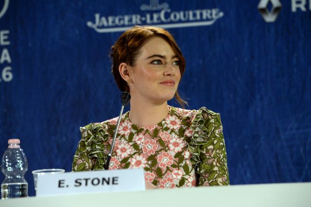 エマ・ストーン、きらびやかなドレスでレッドカーペット登場！（9枚目）