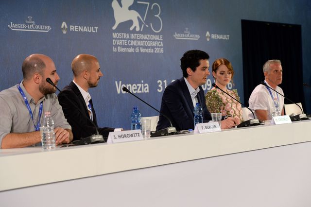 エマ・ストーン、きらびやかなドレスでレッドカーペット登場！（11枚目）