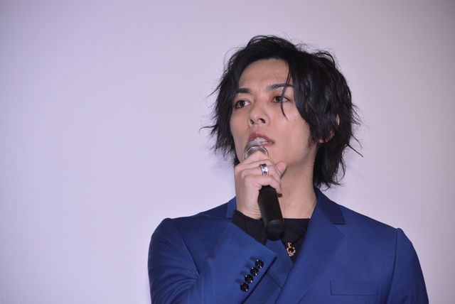 綾野剛、1回ぐらいは小栗の妻になってみたい!?　画像ギャラリー（2枚目）