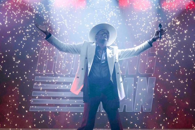 映画『ランニング・マン』主人公ベン＆物語のキーマンの姿捉えた場面写真が公開（3枚目）