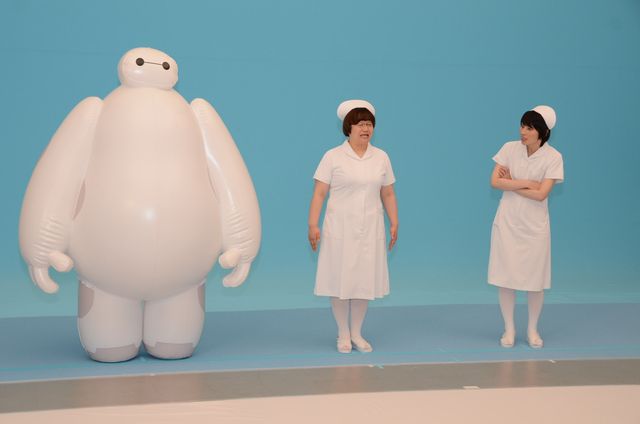 ハリセンボンのナース姿！『ベイマックス』MovieNEX発売記念CM撮影現場フォトギャラリー（10枚目）