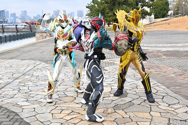 宝太郎に襲いかかるカグヤ様！「仮面ライダーガッチャード」第35話場面カット（3枚目）