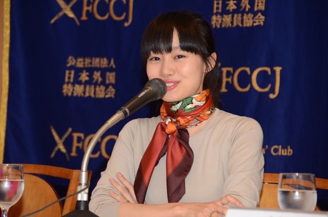 忽那汐里が流ちょうな英語を披露！映画『女が眠る時』イベントフォトギャラリー（2枚目）