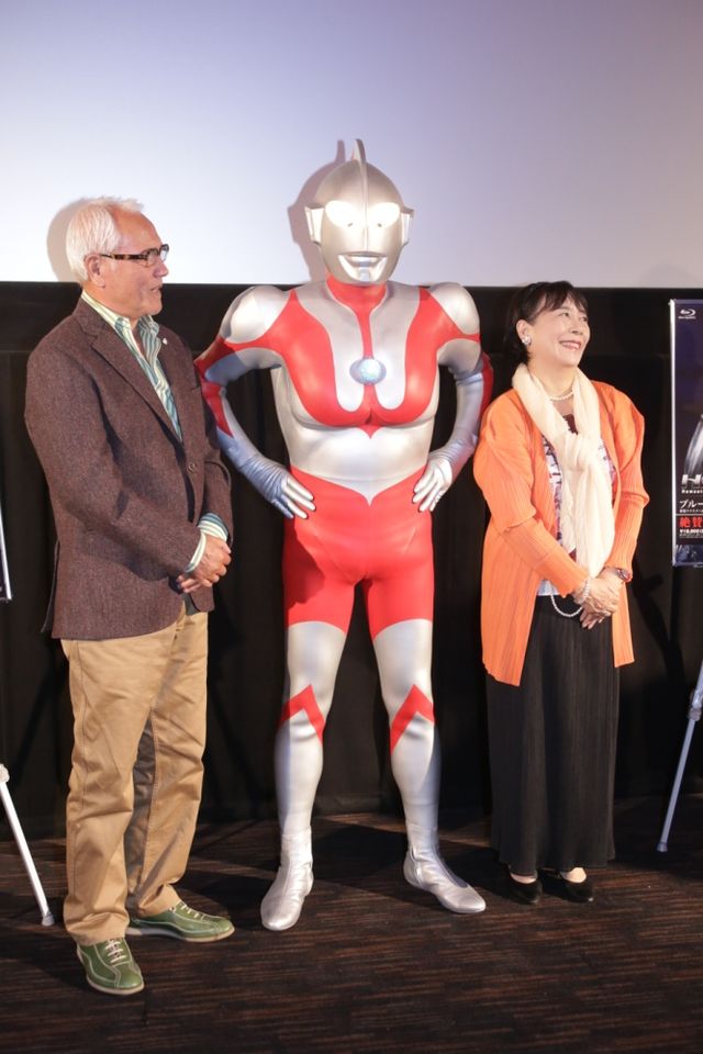 ハヤタと初代ウルトラマンが握手！…「東京国際映画祭 円谷プロ50周年企画」フォトギャラリー（7枚目）