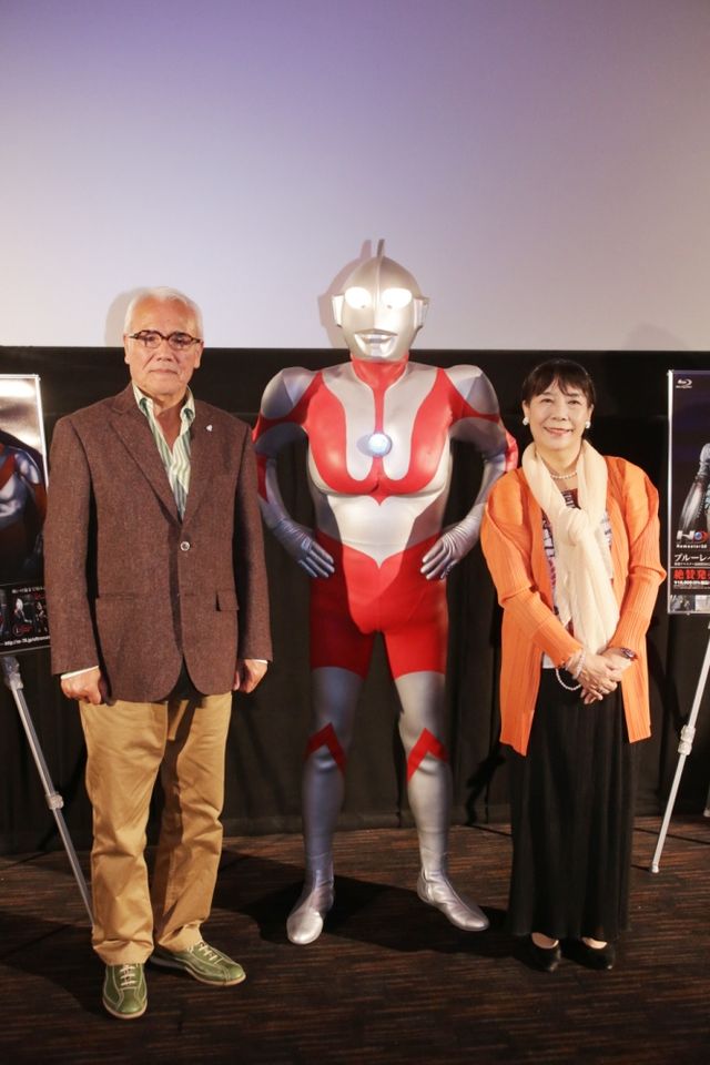 ハヤタと初代ウルトラマンが握手！…「東京国際映画祭 円谷プロ50周年企画」フォトギャラリー（8枚目）